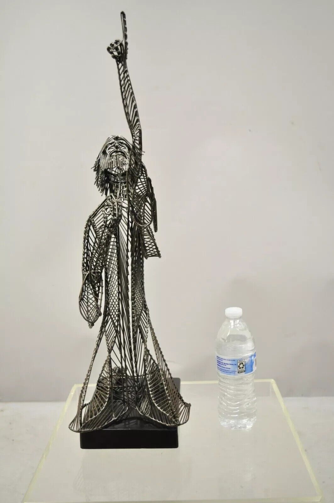 Tom & Bob Bennett 25" Wire Metal Sculpture of Jesus Man on Knees Pointing Up