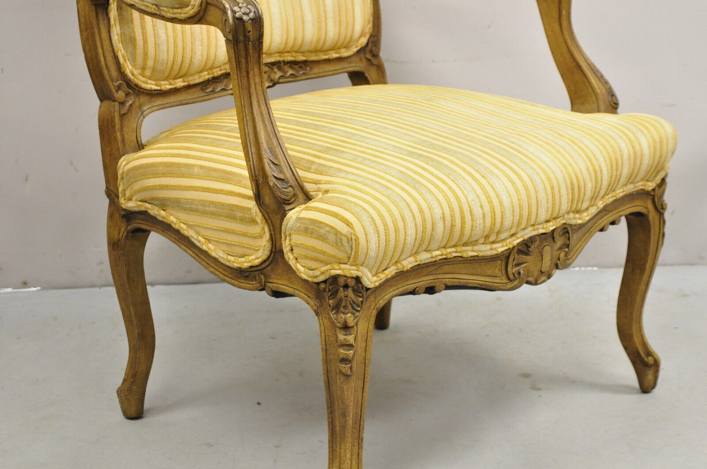 Vintage French Louis XV Style Carved Walnut Fauteuil Parlor Lounge Arm Chair