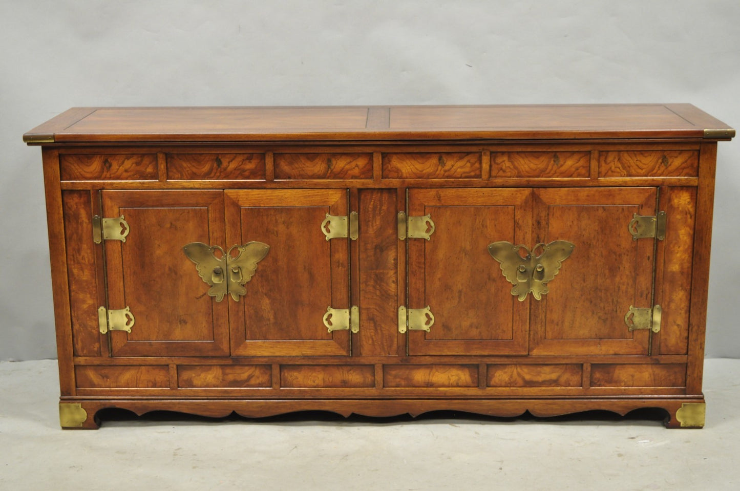 Vintage Henredon Chinoiserie Brass Butterfly Burl Wood Credenza Cabinet Buffet