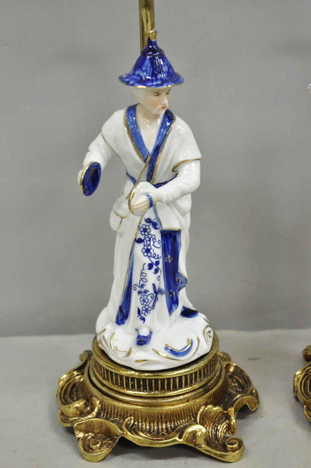 Vintage Chinoiserie Small Figural Porcelain Blue White Oriental Table Lamp Pair