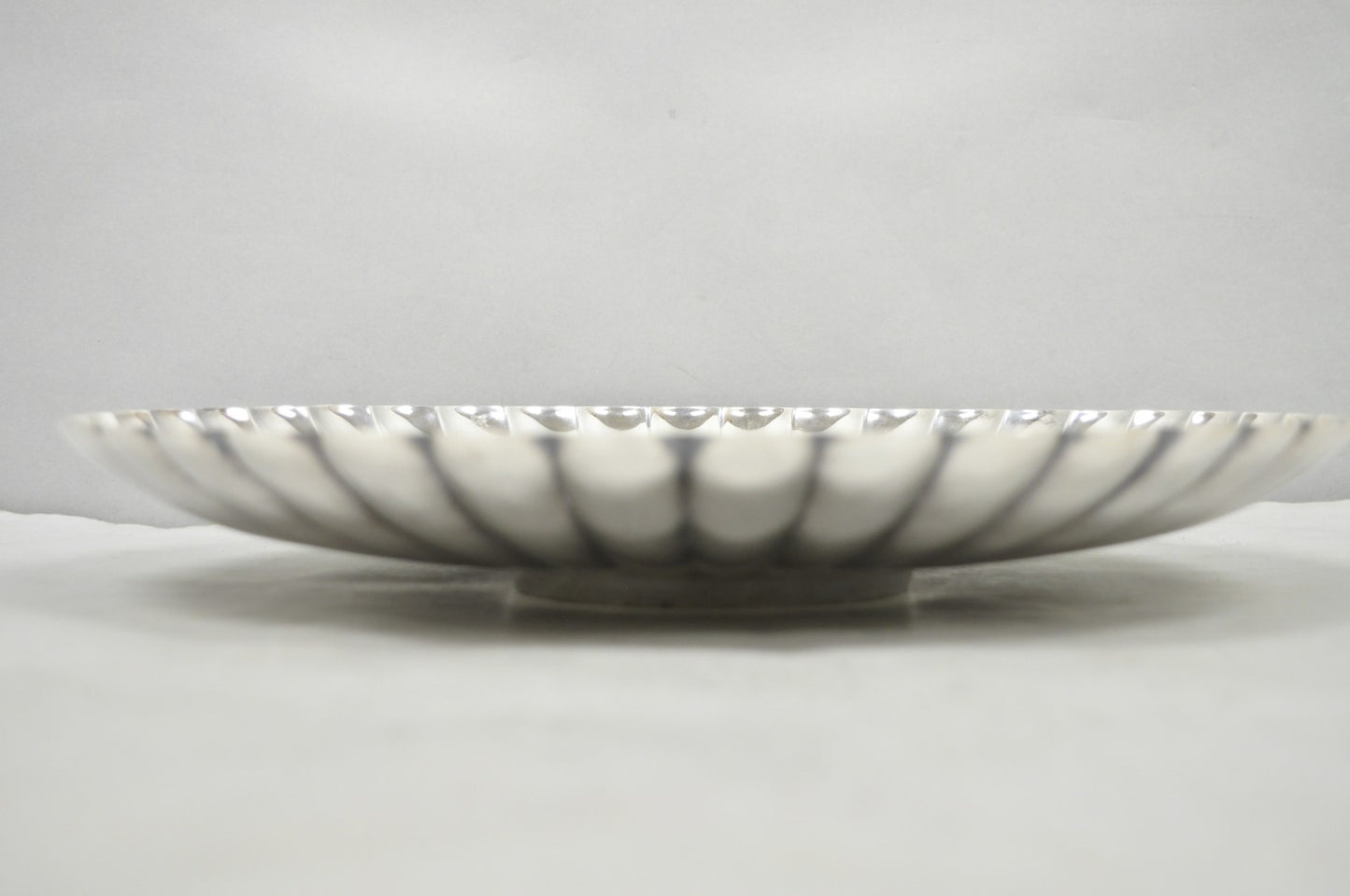 Reed & Barton 1853 Modern Silver Plated Scalloped 14" Round Dish Serving Platter