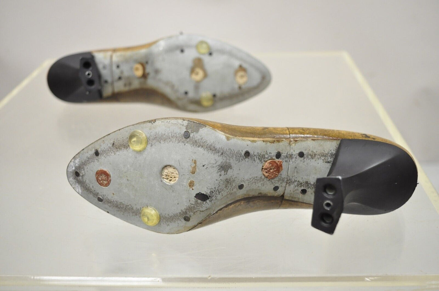 Antique Mobbs & Lewis Ltd Wooden English Shoe Lasts Womens Heel - a Pair