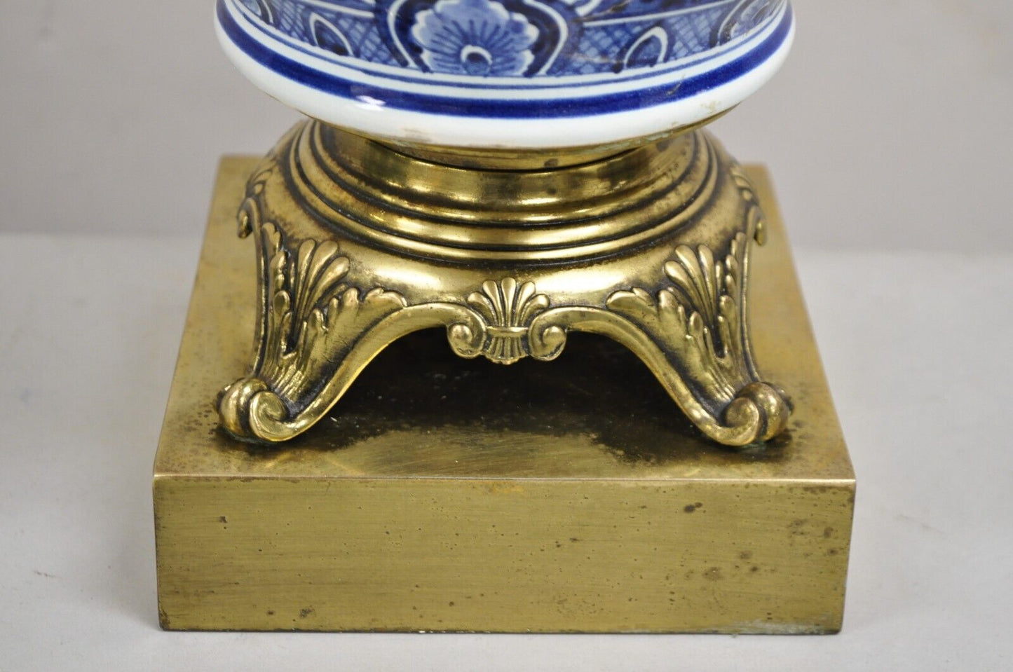 Vintage Chinoiserie Oriental Blue & White Brass & Porcelain Egg Table Lamp