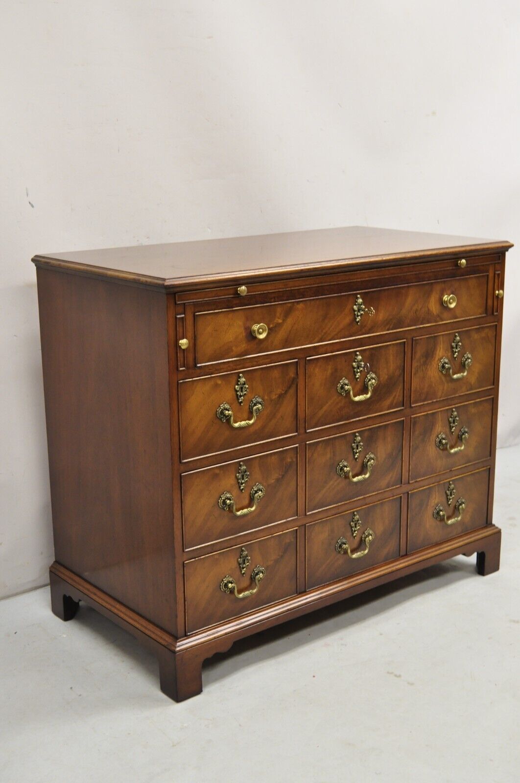 Beacon Hill Georgian Style Mahogany Commode Bachelor Chest of Drawers Server