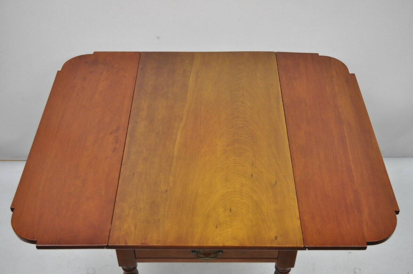 19th Century Antique Cherry Wood American Colonial Drop Leaf Pembroke Table