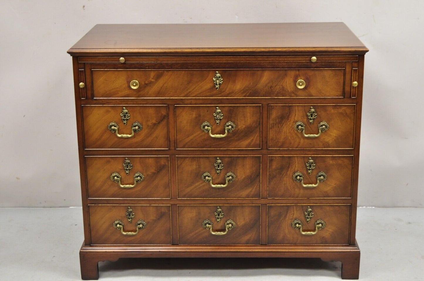 Beacon Hill Georgian Style Mahogany Commode Bachelor Chest of Drawers Server