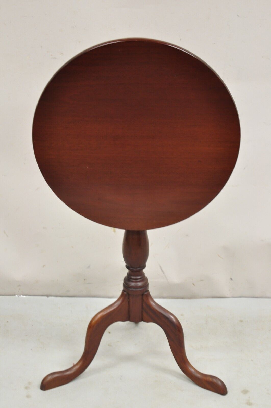 Vintage Sheridan Federal Style Mahogany Wood Tilt Top Accent Side Tea Table