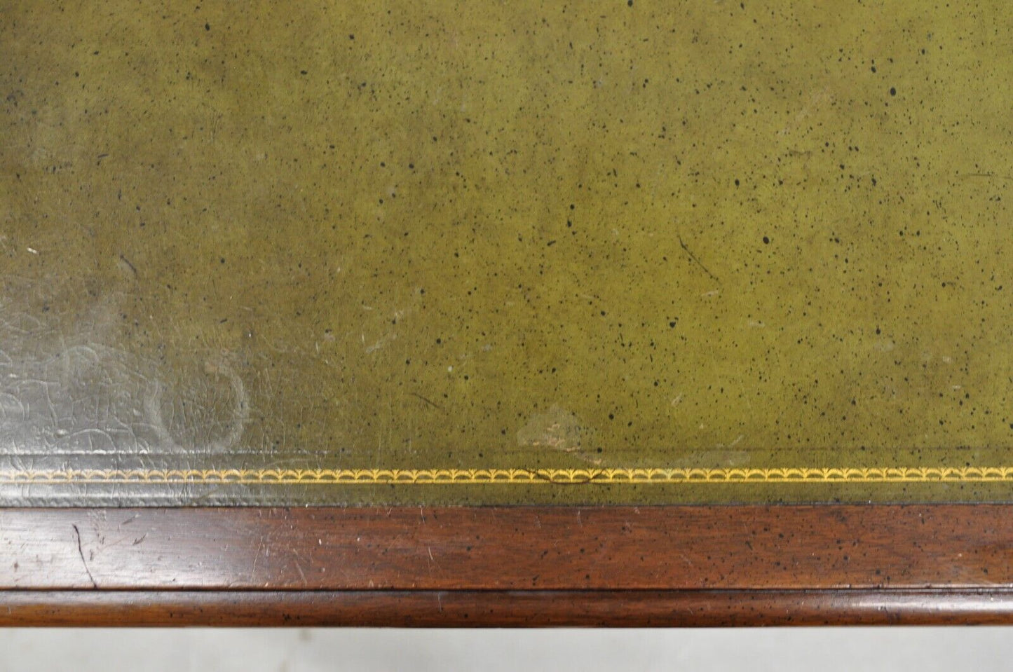 Vintage Hekman Edwardian Style Small Green Leather Top Mahogany Writing Desk