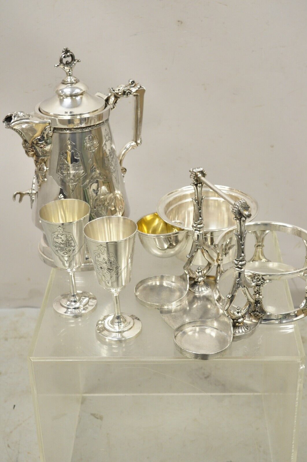 Racine Silver Plated Victorian Tilting Lemonade Water Pitcher on Stand w Goblets