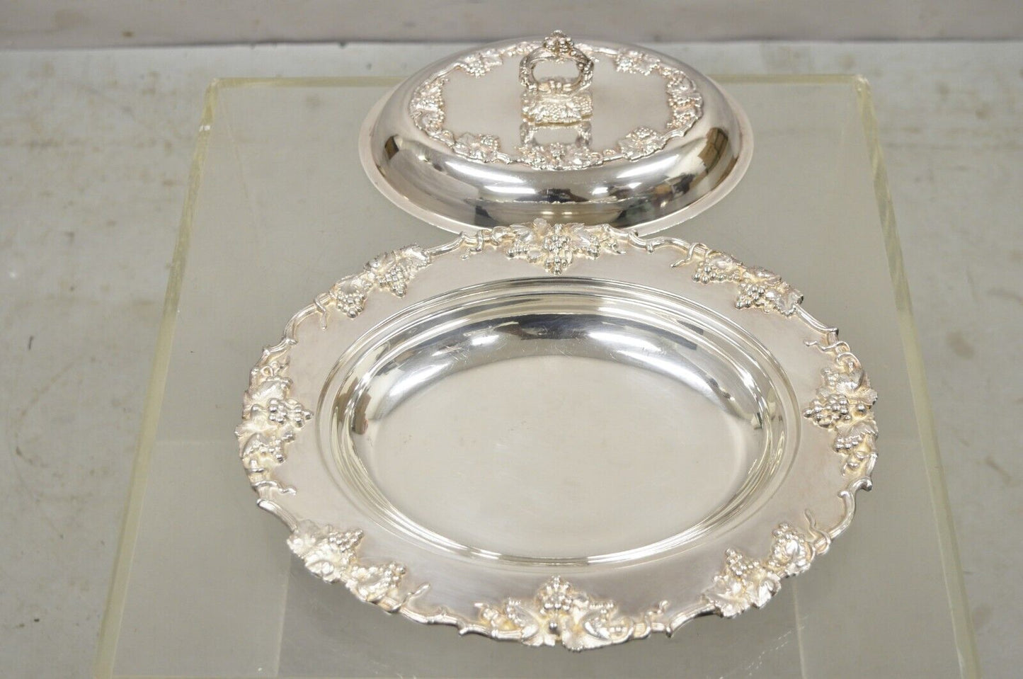 Vtg Victorian Style Grapevine & Grape Cluster Silver Plated Serving Platter Dish