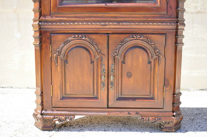 Italian Renaissance Style Shell Carved Pine Wood Corner Cabinet China Cupboard