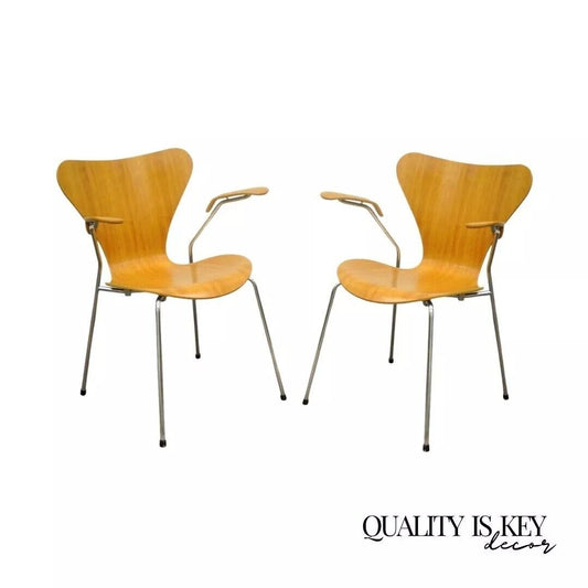 Fritz Hansen Arne Jacobsen Knoll Series 7 Danish Teak Arm Chairs (A) - Pair