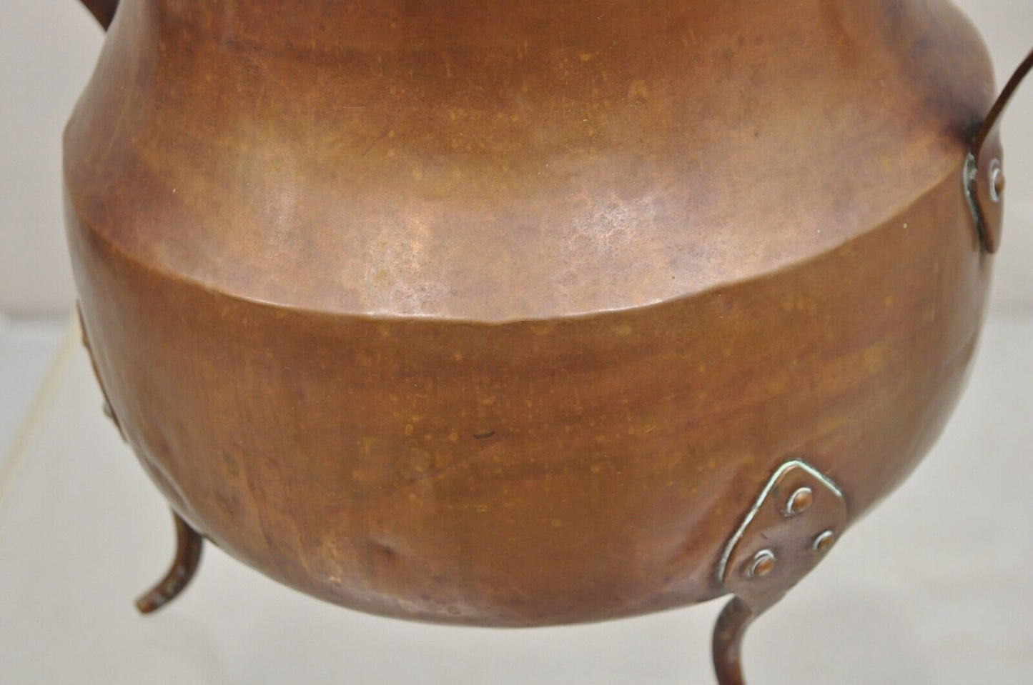 Antique Arts & Crafts Hand Hammered Copper Tri Leg Handled Pot Dovetailed Vessel