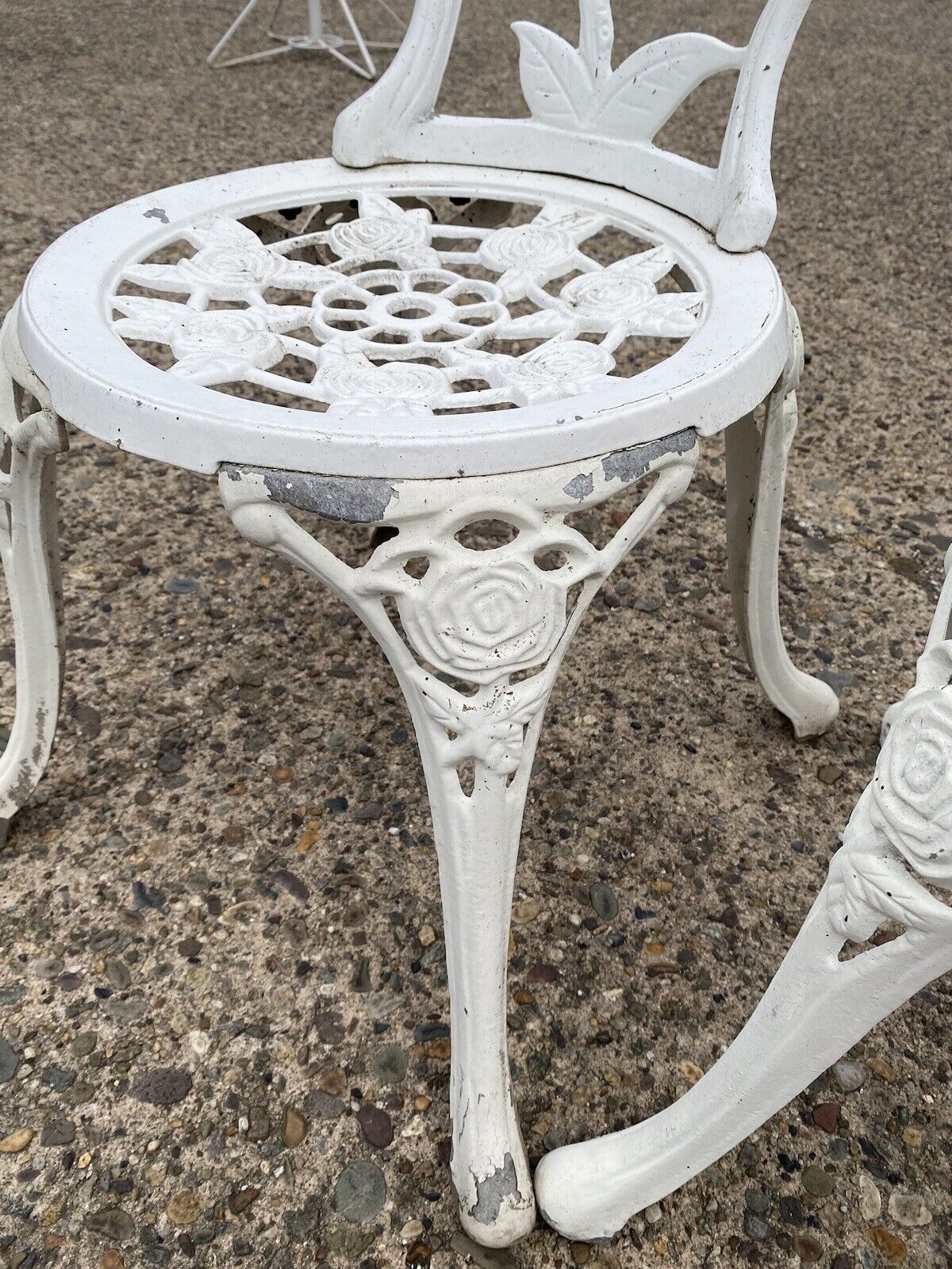 Victorian Style Rose Pattern Cast Aluminum Garden Patio Outdoor Bistro Chairs