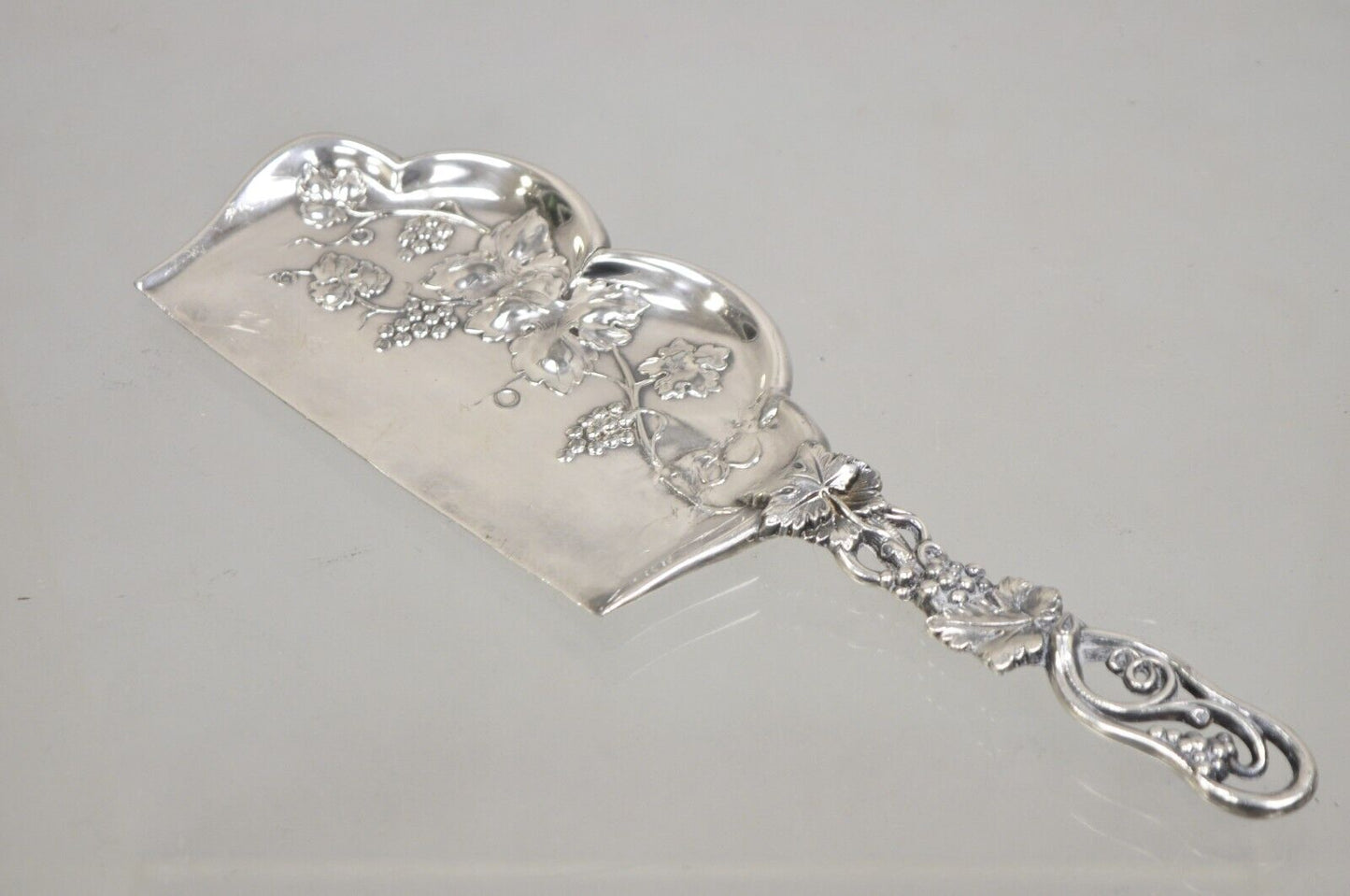 Antique Victorian Forbes Silver Co Grapevine Silver Plated Crumb Catcher Crumber