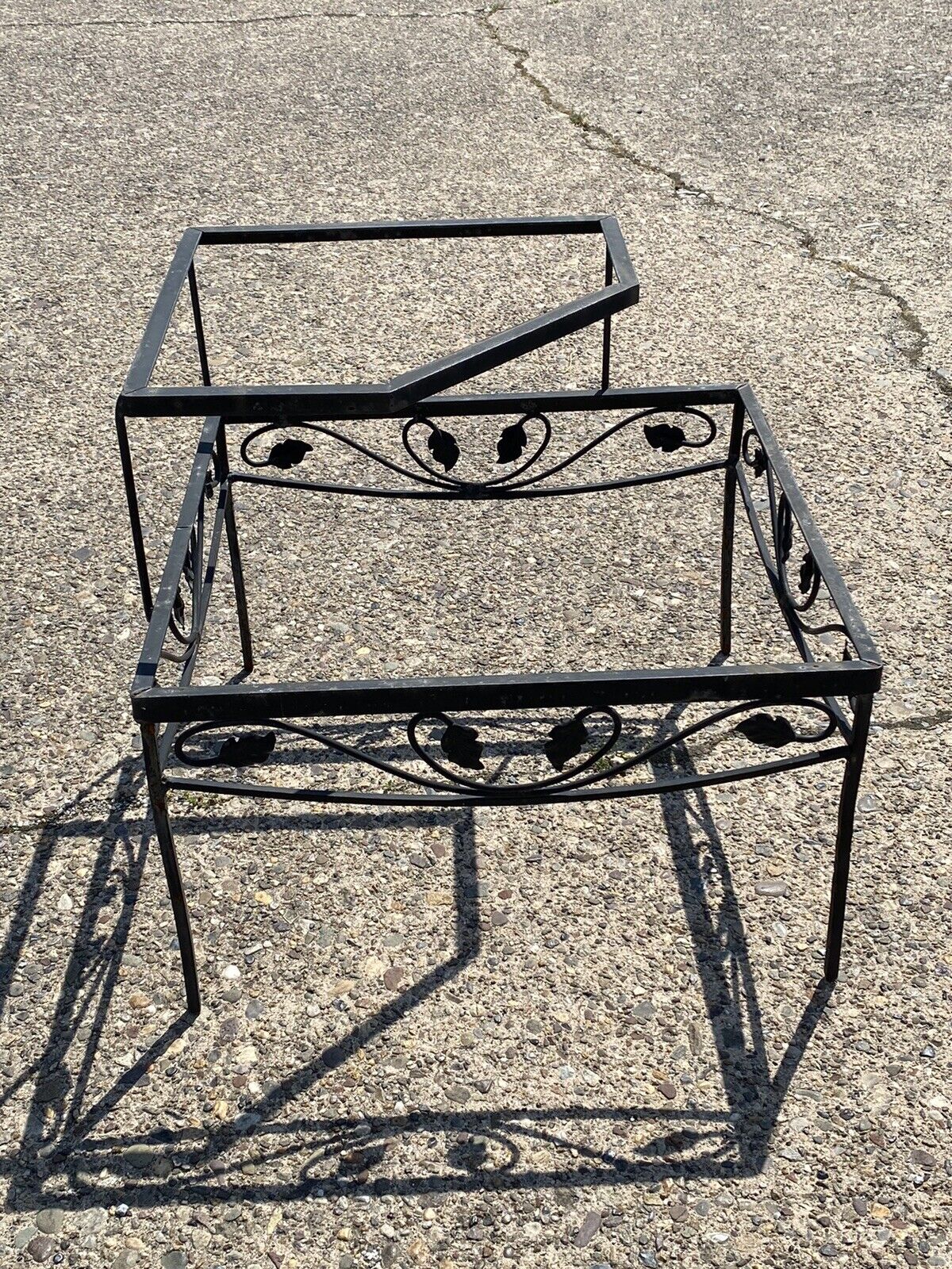 Vintage Woodard Scrolling Leaf Wrought Iron Patio Corner 2 Tier Coffee Table