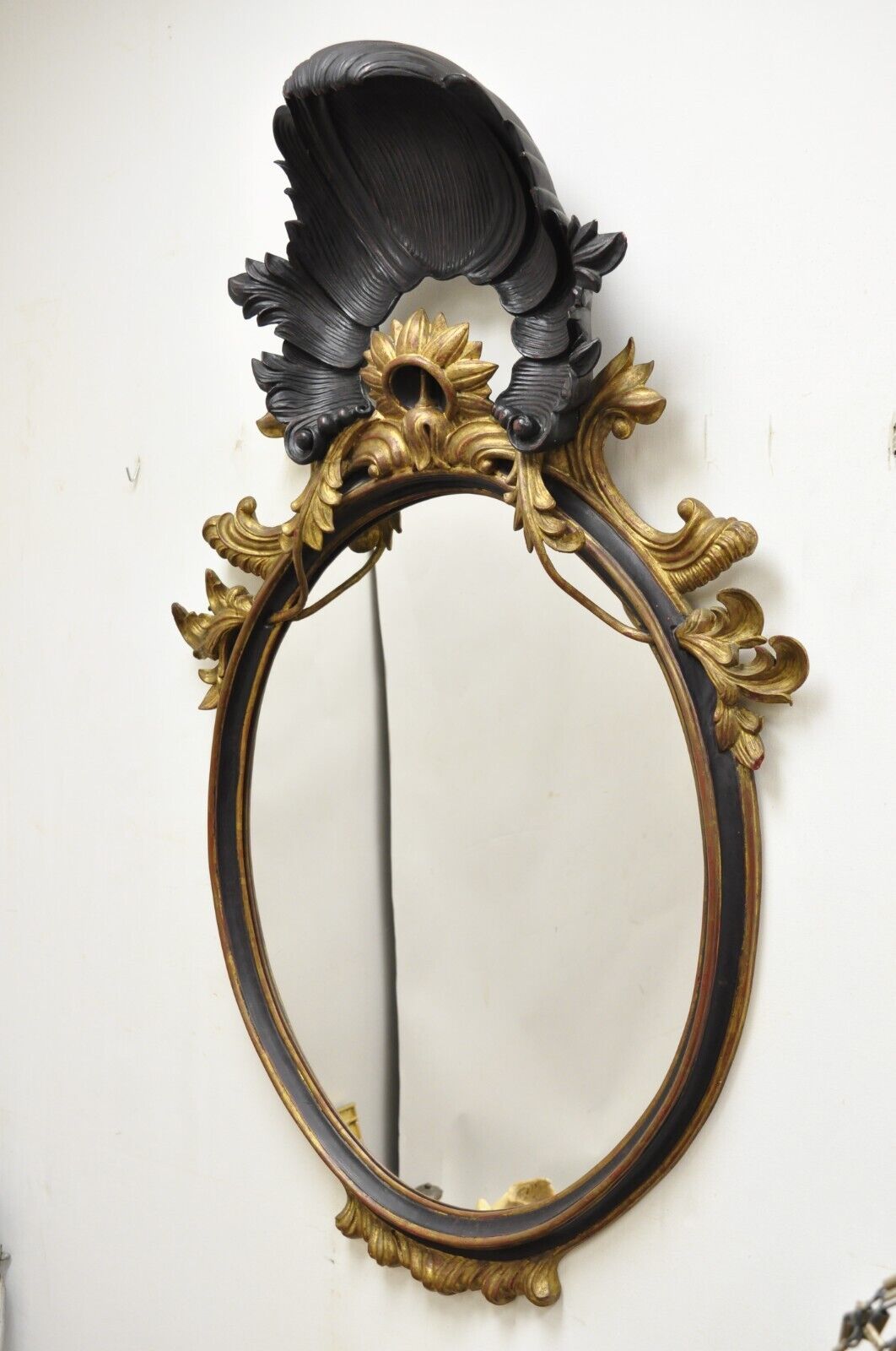 Vintage Italian Regency Style Shell Carved Gold Giltwood Oval Wall Mirror