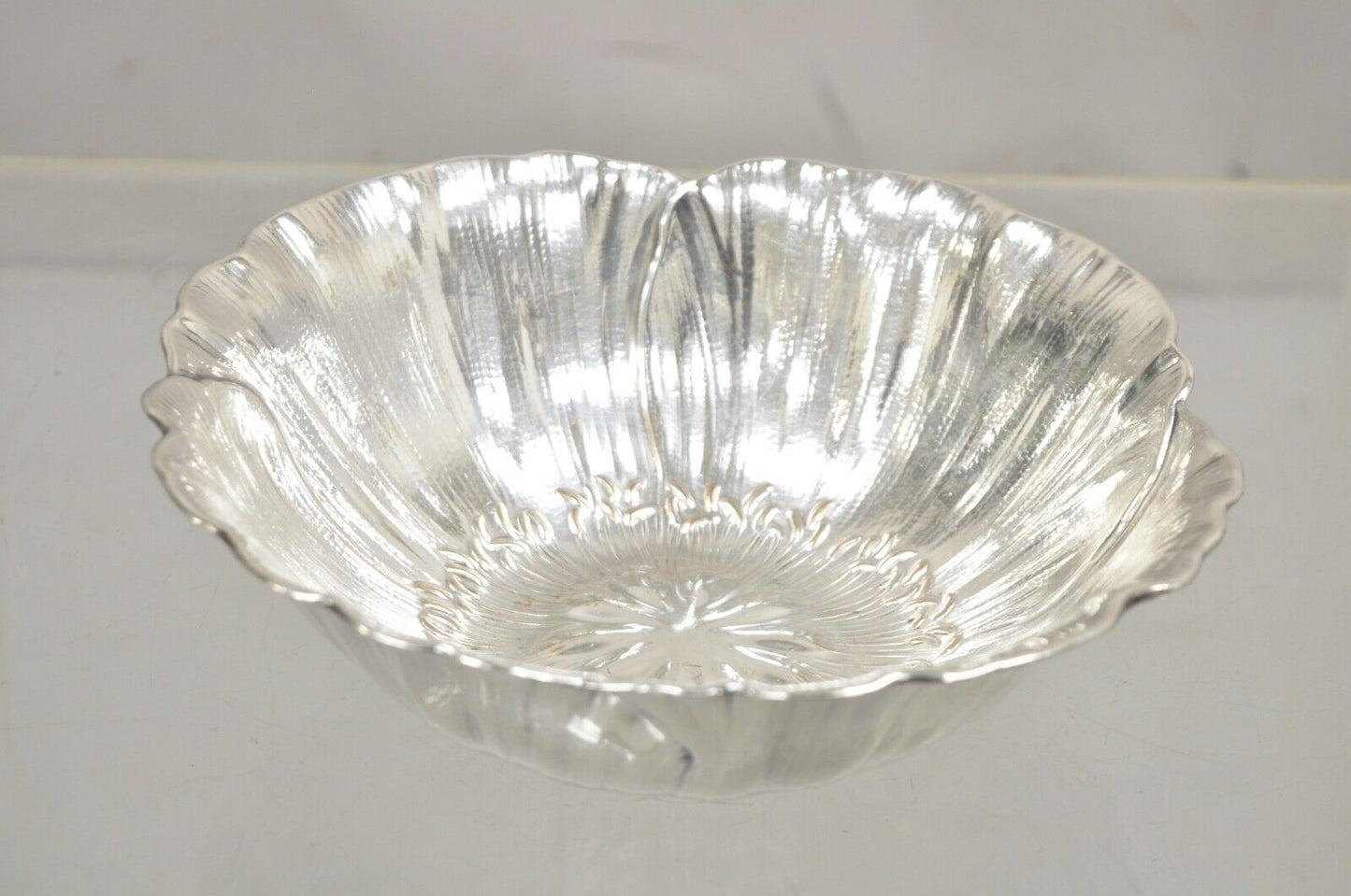 Vintage Wilcox International Silver 5635 Silver Plate Sunflower Tulip Fruit Bowl