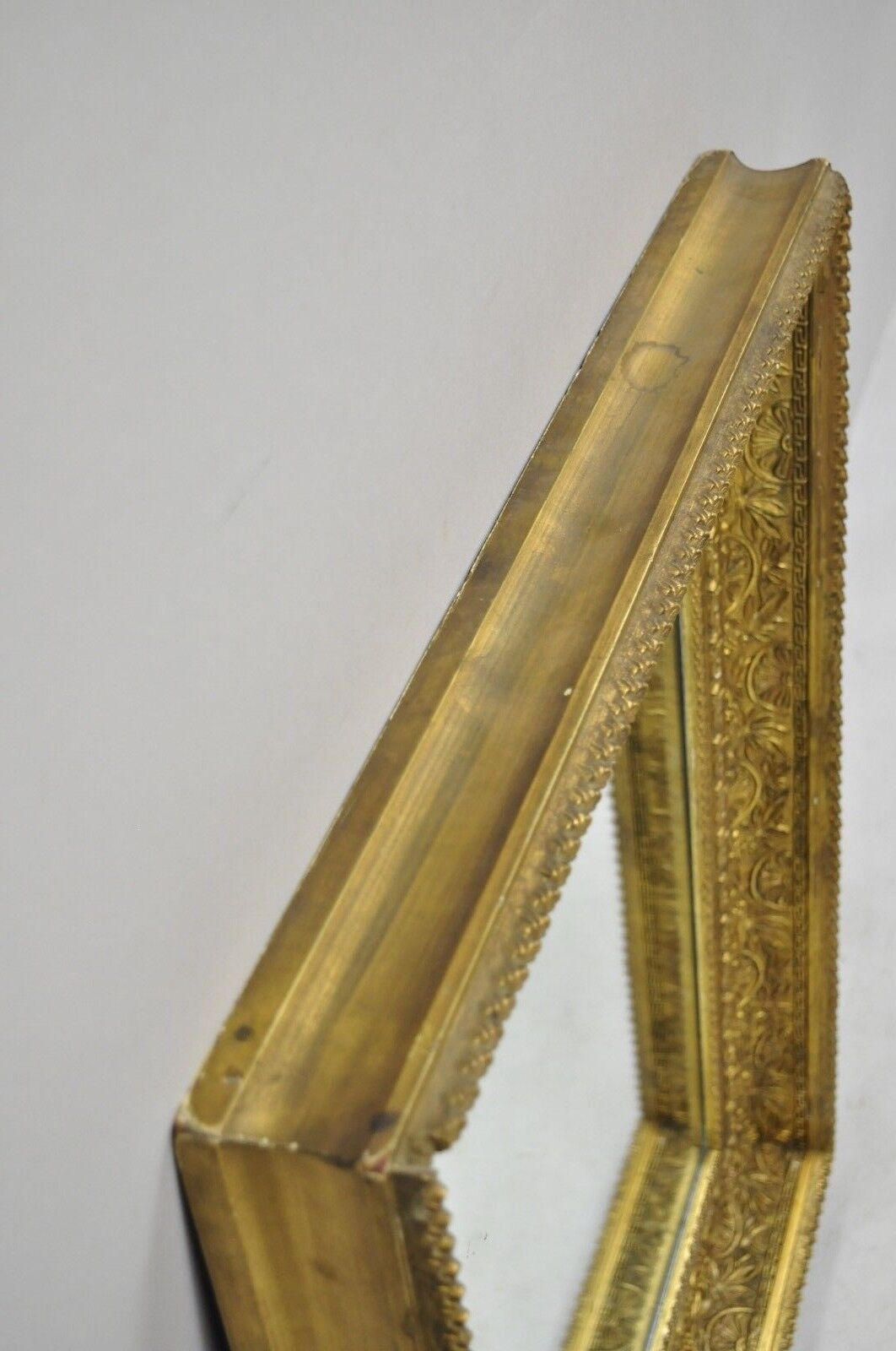 Antique 19th C Victorian Gold Giltwood & Gesso Foliate Design Wall Mirror (A)