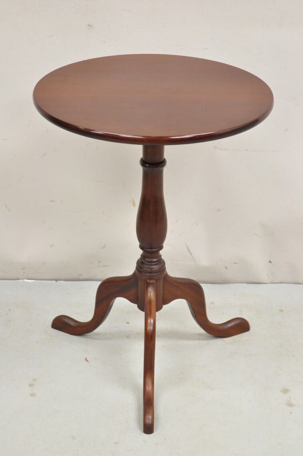 Vintage Sheridan Federal Style Mahogany Wood Tilt Top Accent Side Tea Table