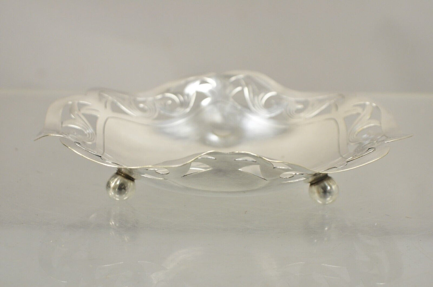 Vintage Victorian Scalloped Pierced Gallery Silver Plated Candy Trinket Dish