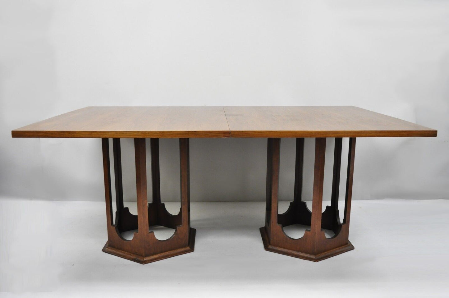 Harvey Probber Style Walnut Mid Century Modern Sculptural Pedestal Dining Table