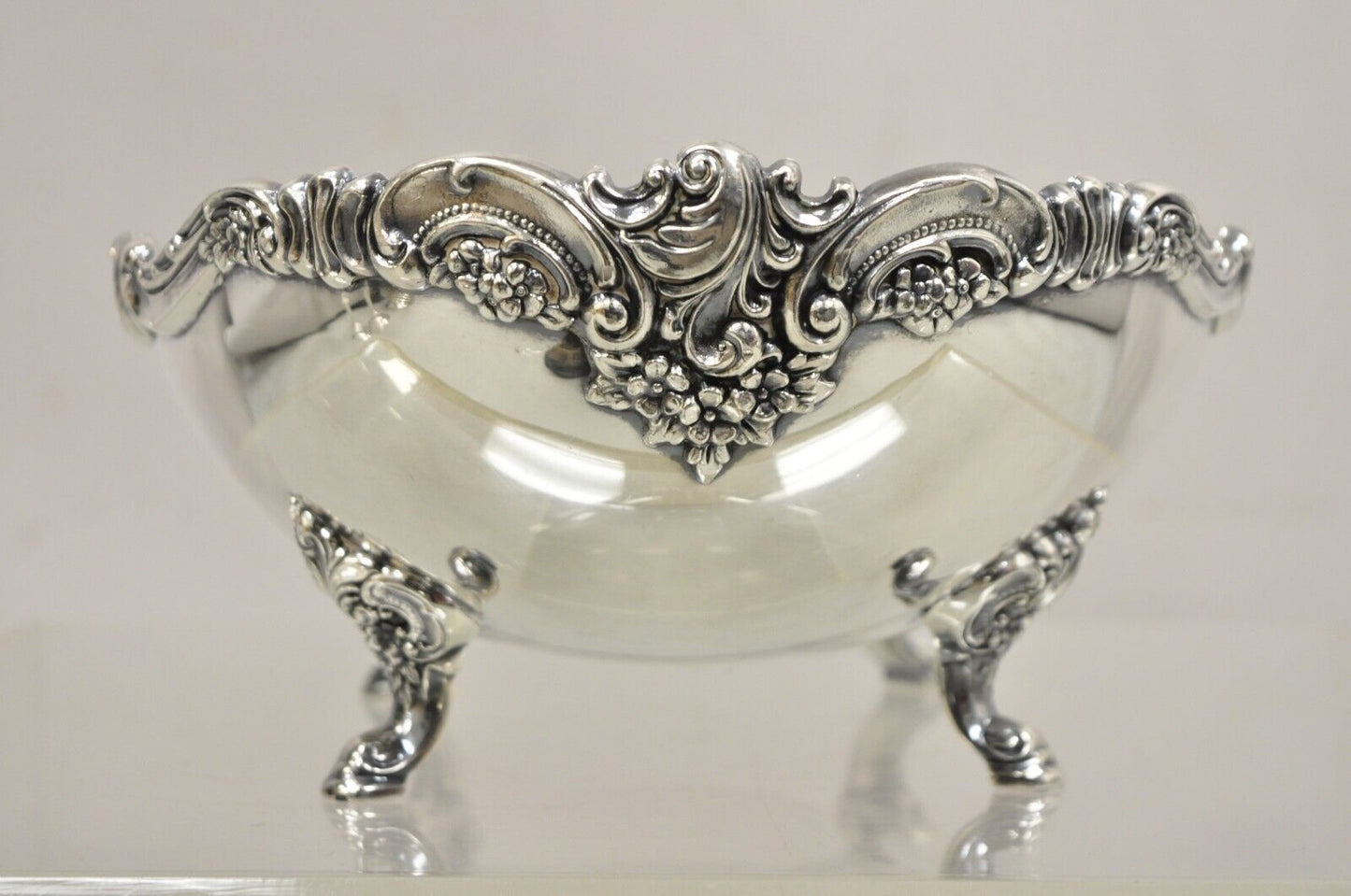 Vintage Wallace 214 Victorian Style Silver Plated Oval Footed Fruit Bowl