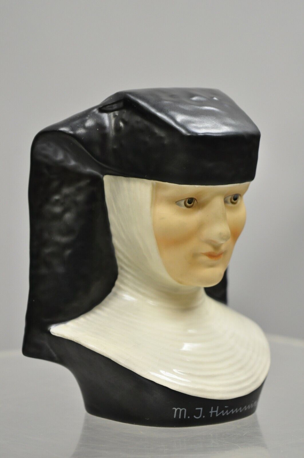 Hummel Goebel Figurine 1978 Sister Berts Nun Bust Collectors Club No. 3