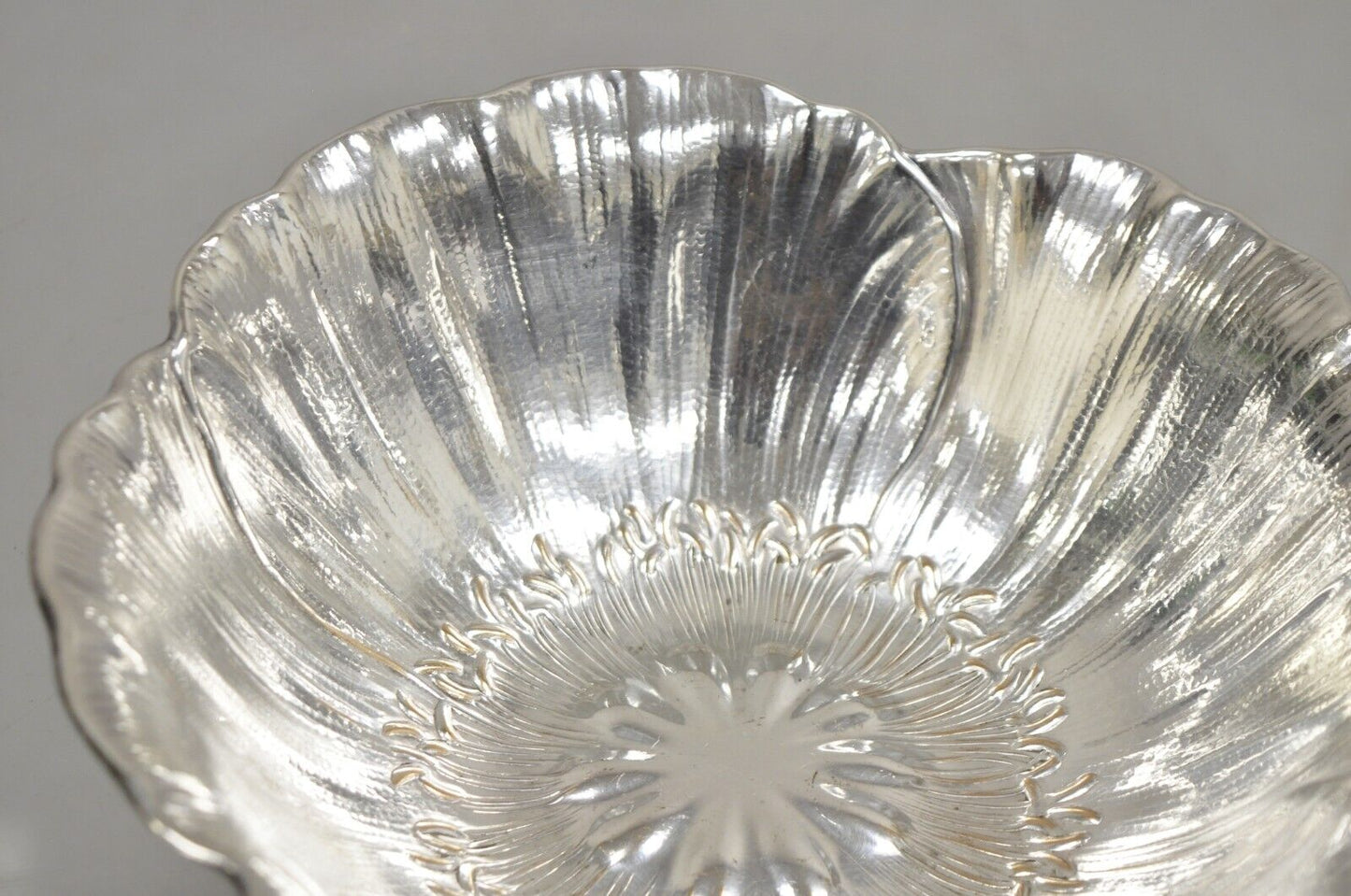 Vintage Wilcox International Silver 5635 Silver Plate Sunflower Tulip Fruit Bowl