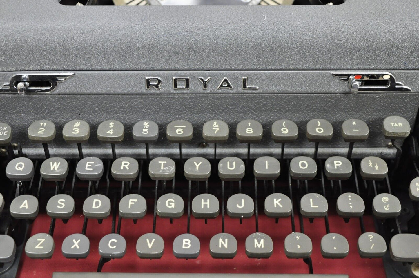 Vintage 1950's Royal Quiet De Luxe Mid Century Typewriter in Case