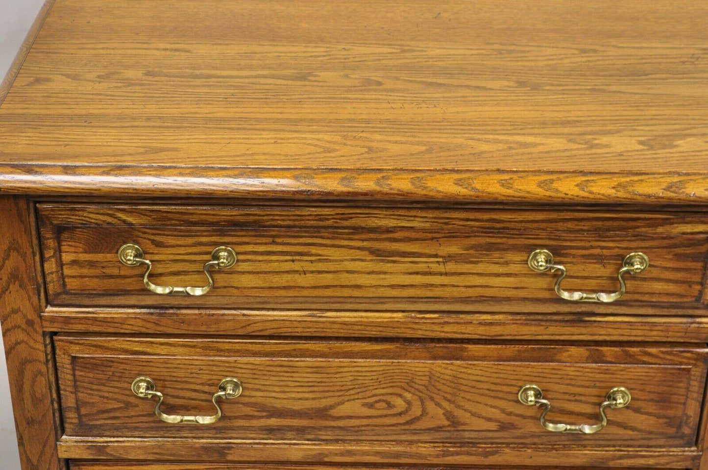 Ethan Allen Canterbury Oak Wood Colonial Style 8 Drawer Dresser Credenza