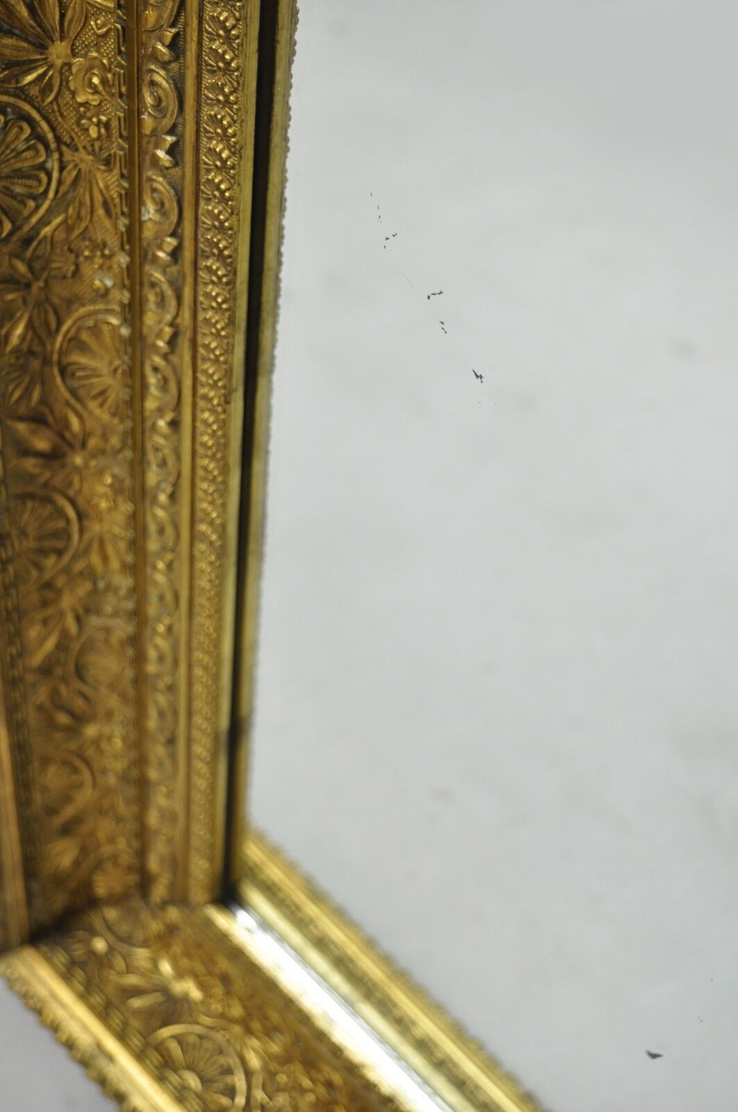 Antique 19th C Victorian Gold Giltwood & Gesso Foliate Design Wall Mirror (A)