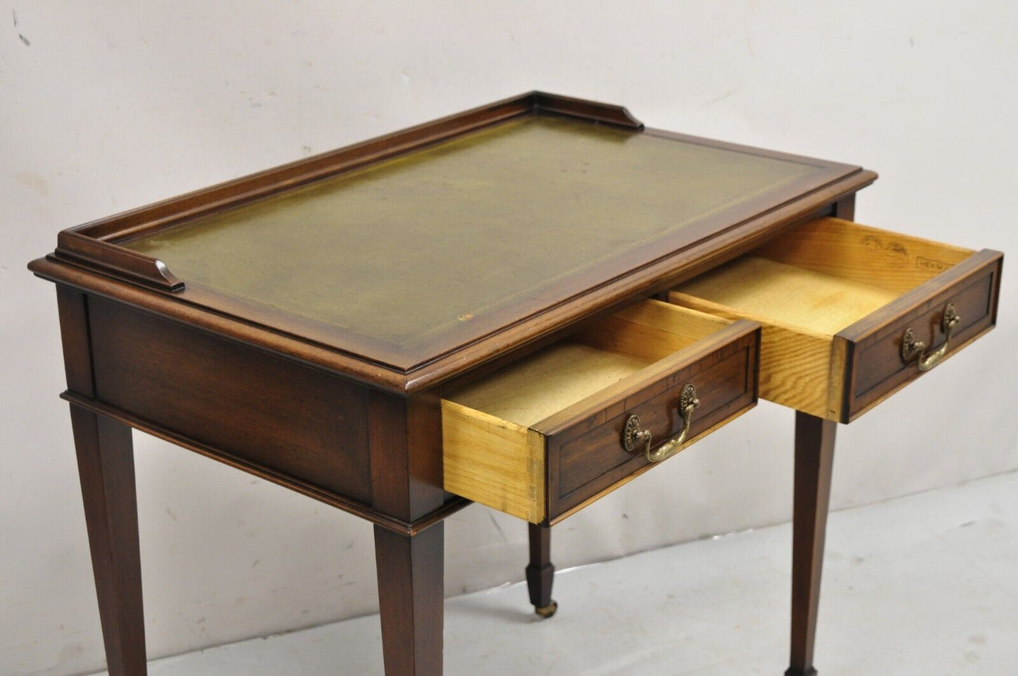 Vintage Hekman Edwardian Style Small Green Leather Top Mahogany Writing Desk