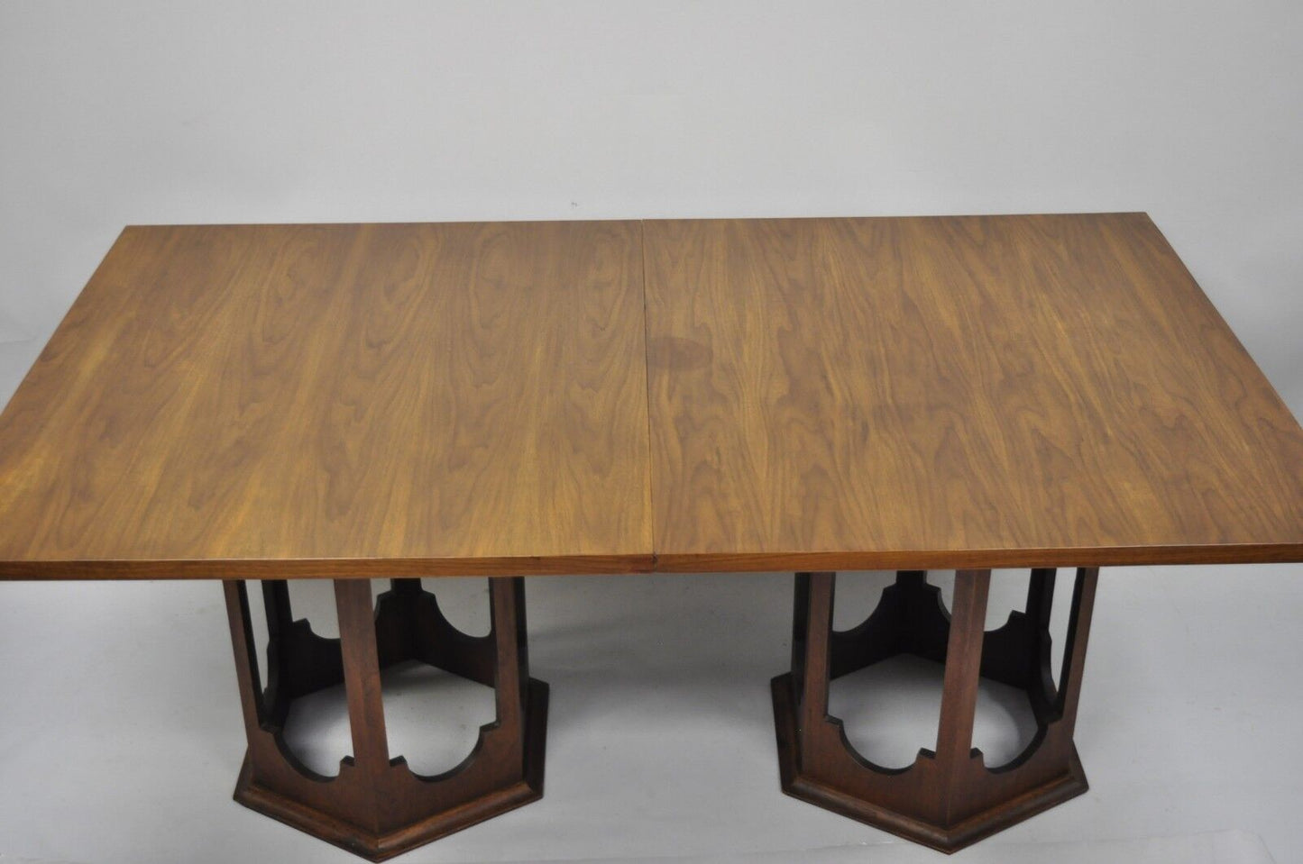 Harvey Probber Style Walnut Mid Century Modern Sculptural Pedestal Dining Table