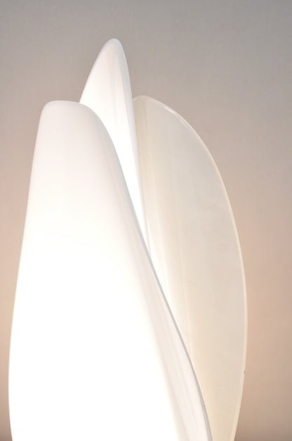 Vintage Roger Rougier White Acrylic Clam Shell Mid Century Modern Table Lamp