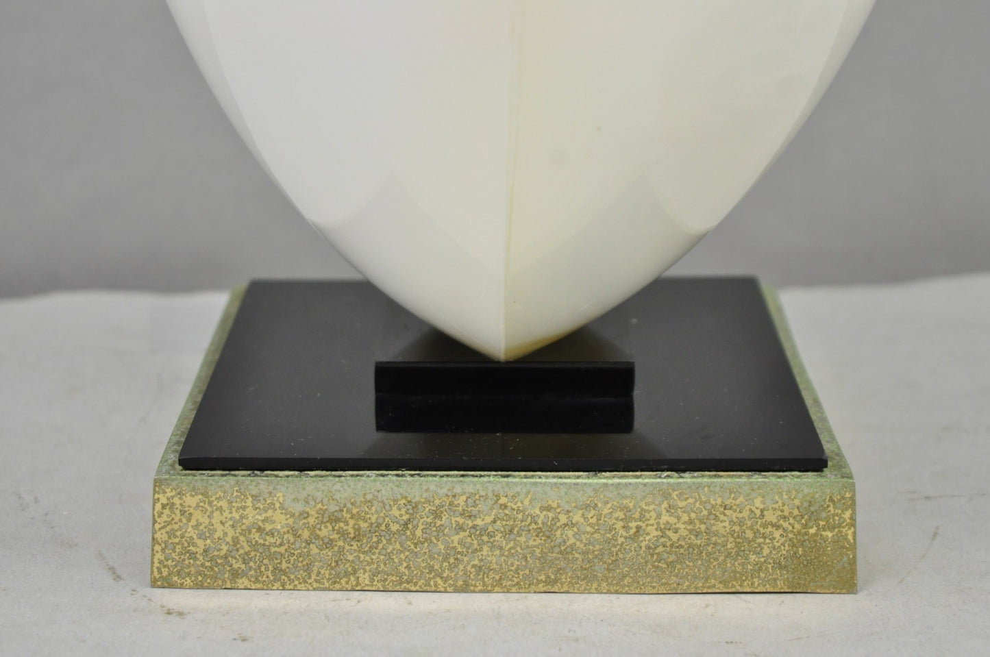 Vintage Roger Rougier White Acrylic Clam Shell Mid Century Modern Table Lamp