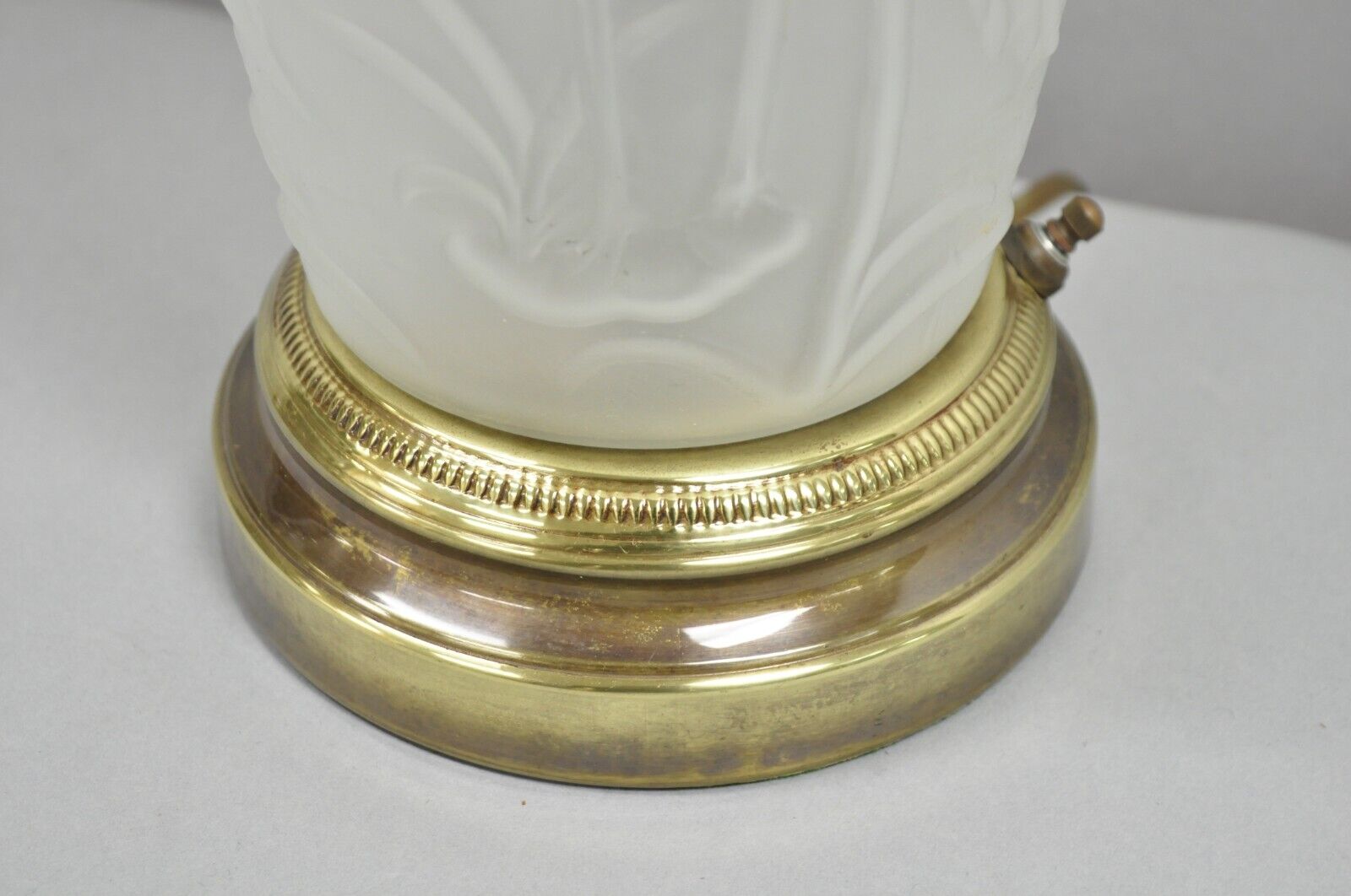 Vintage Chinoiserie Raised Satin Glass Tropical Birds Art Nouveau Table Lamp