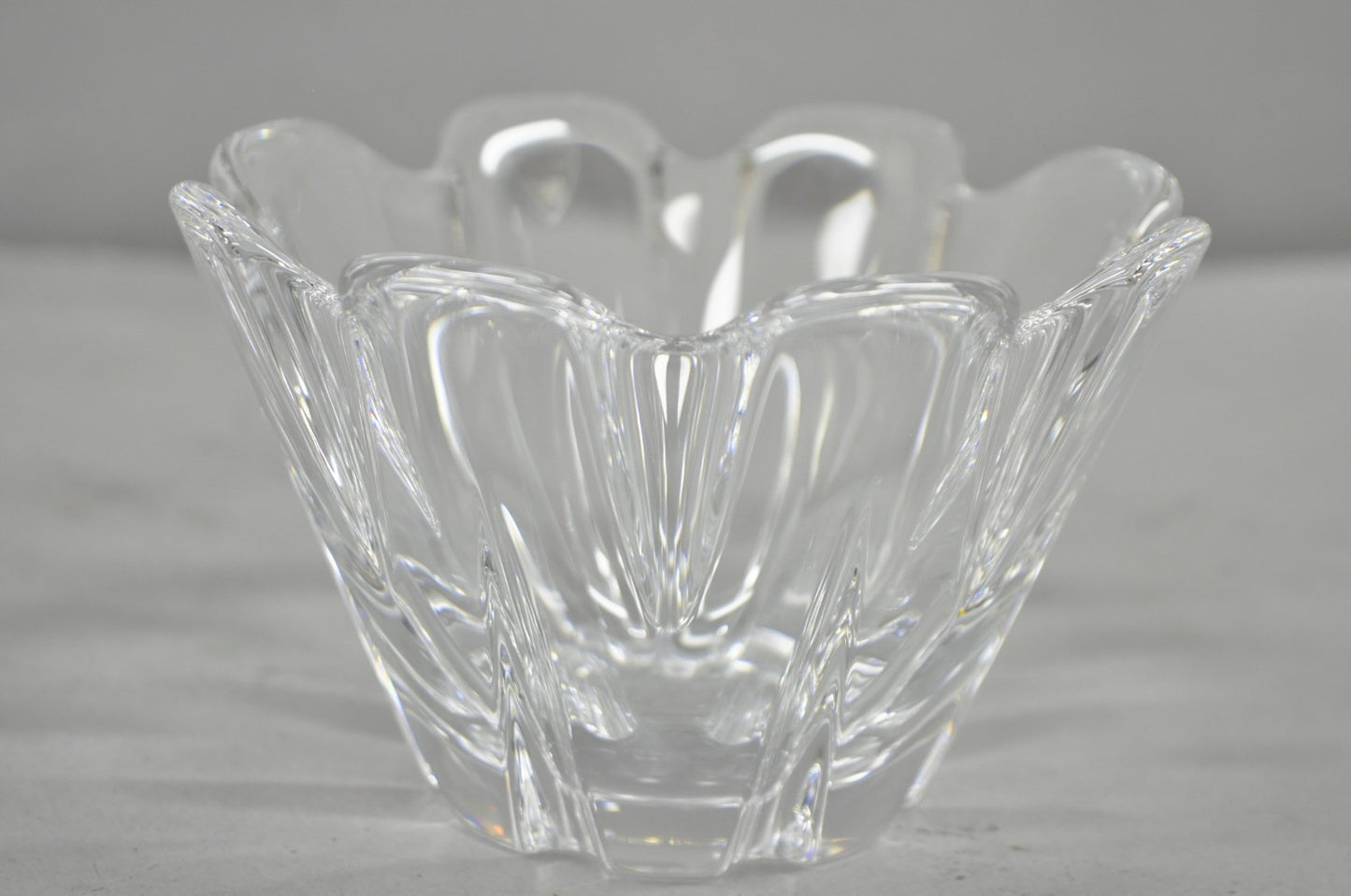 Vintage 4" Orrefors Sweden Tulip Shaped Bowl Candy Dish Vase by Helen Krantz (A)