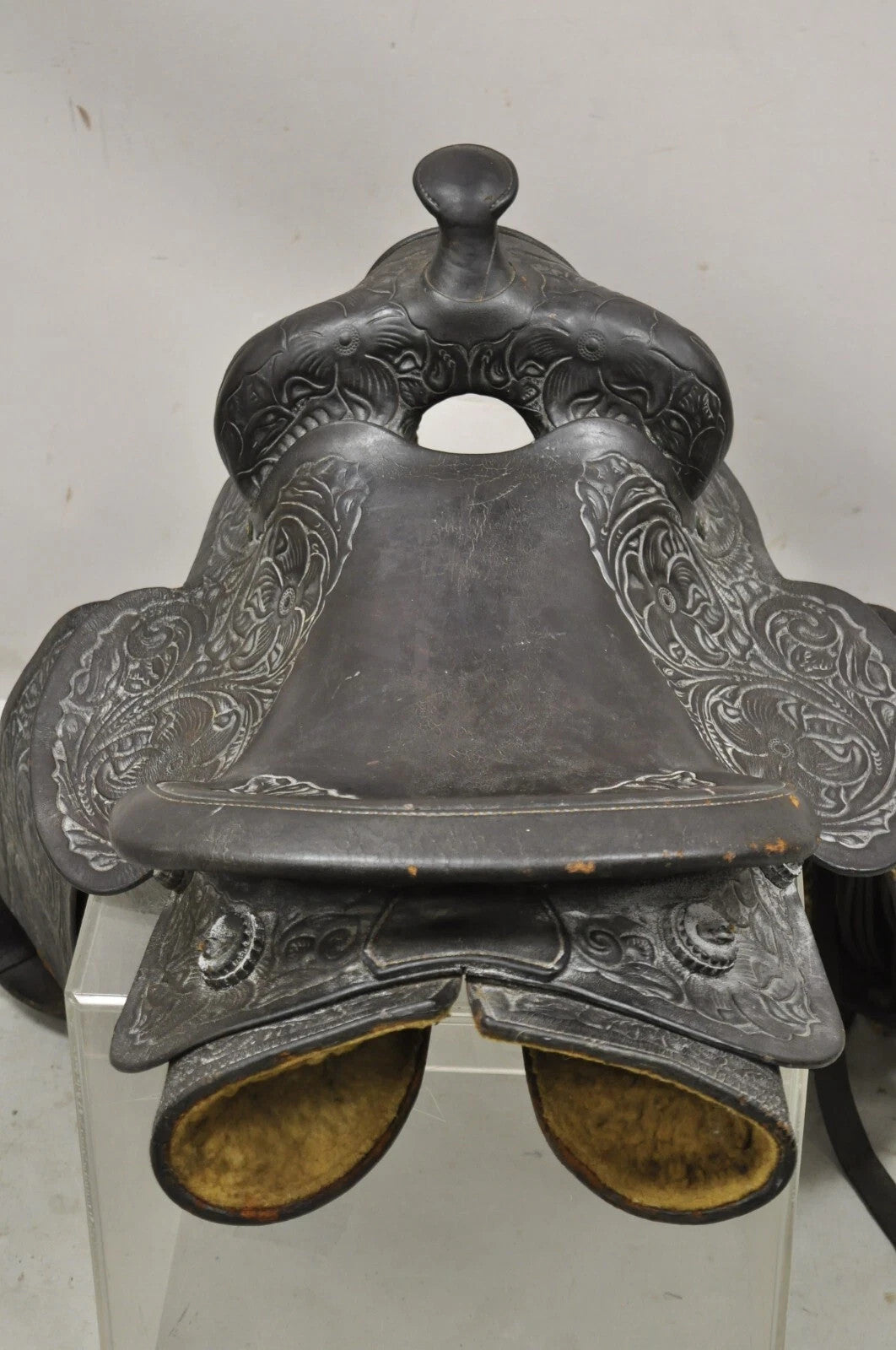 Vintage Brown Tooled Leather Floral Embossed 15" Seat Horse Riding Saddle