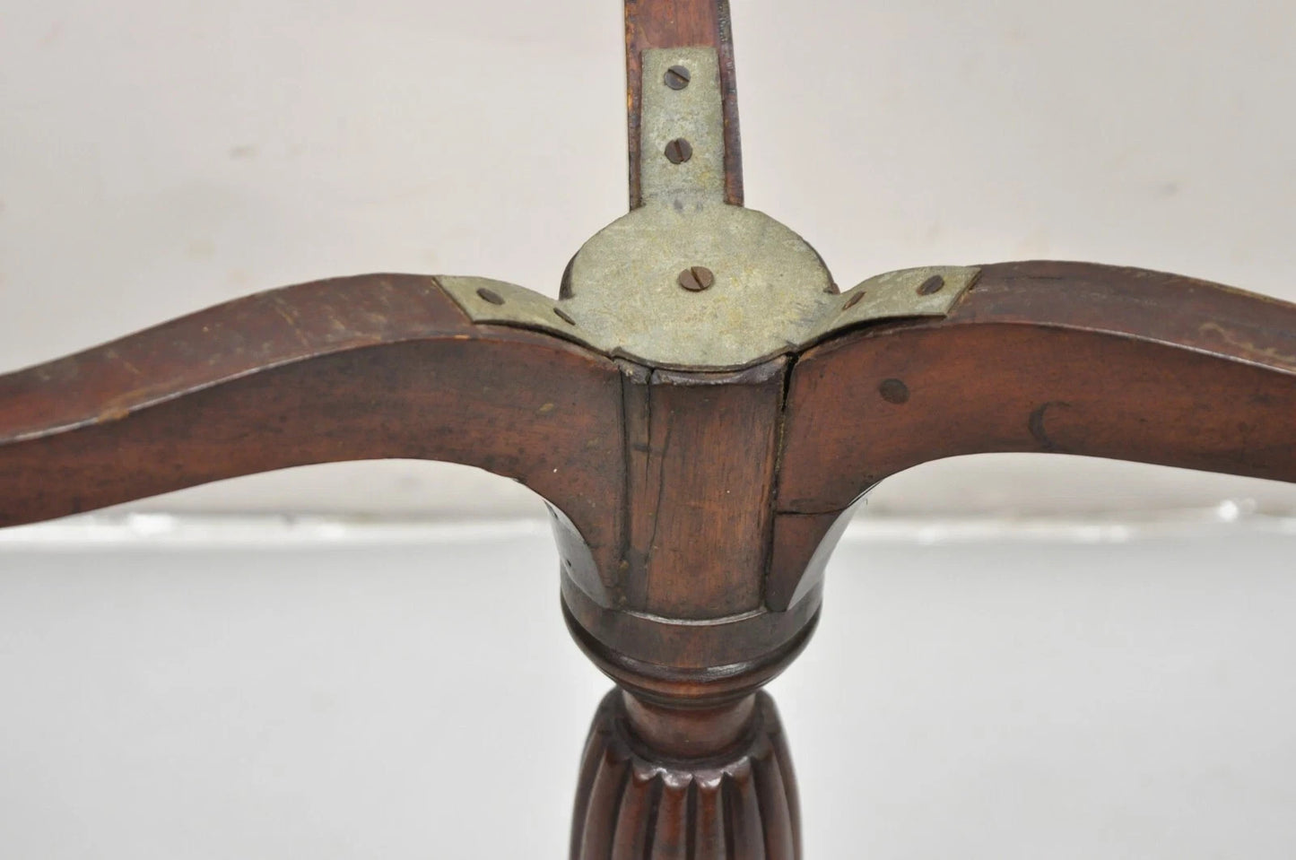 Antique American Sheraton Mahogany Tilt Top Side Tea Table Candle Stand