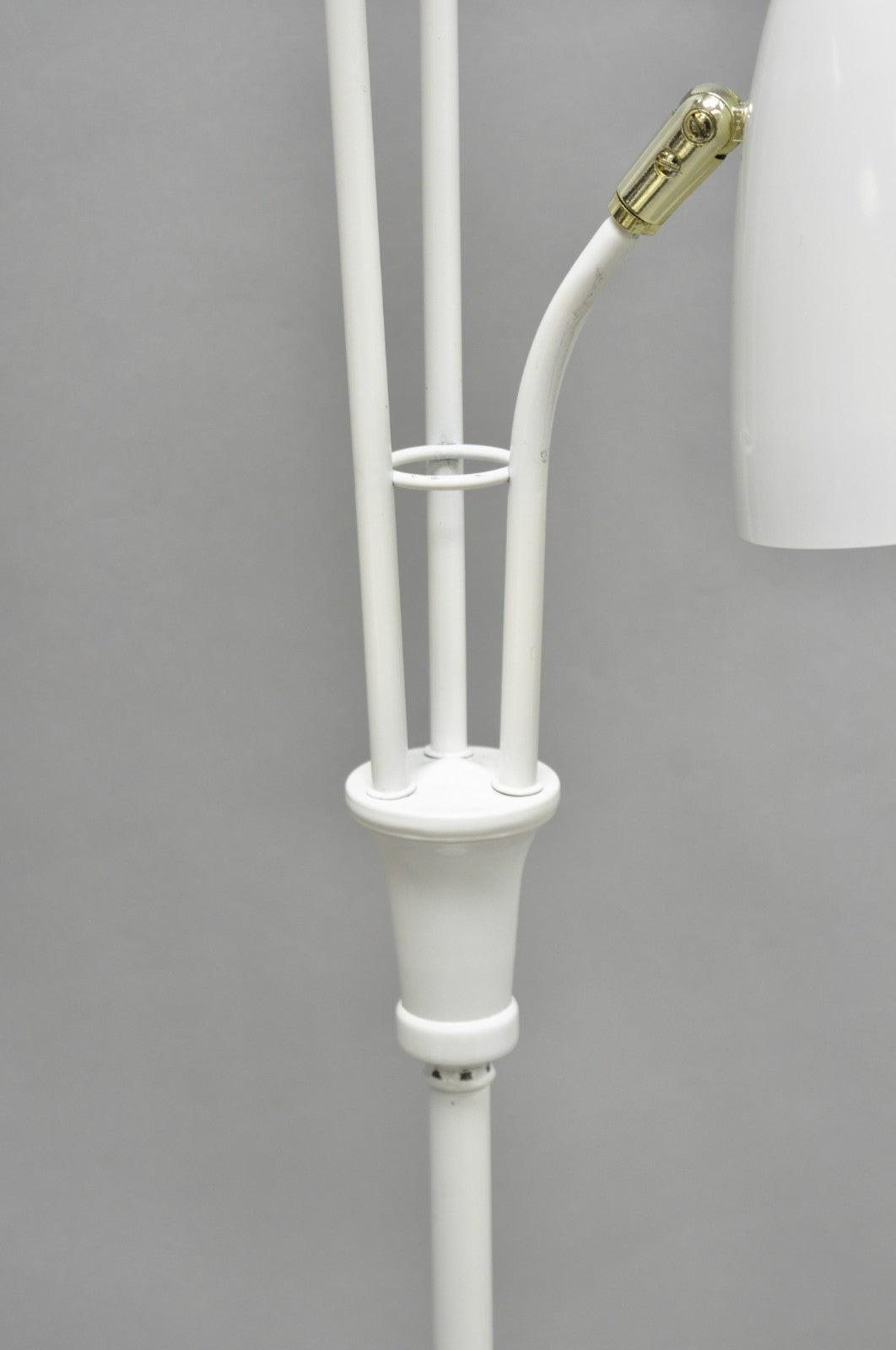 Gerald Thurston for Lightolier Mid Century Modern White Metal Pole Floor Lamp