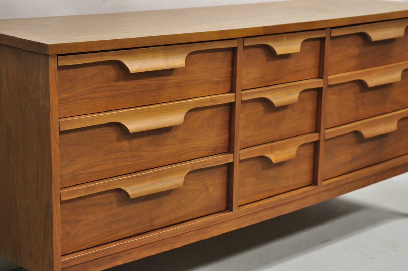Vintage Johnson Carper Mid Century Modern Walnut Formica Top Credenza Dresser Vintage Johnson Carper Mid Century Modern Walnut Formica Top Credenza Dresser