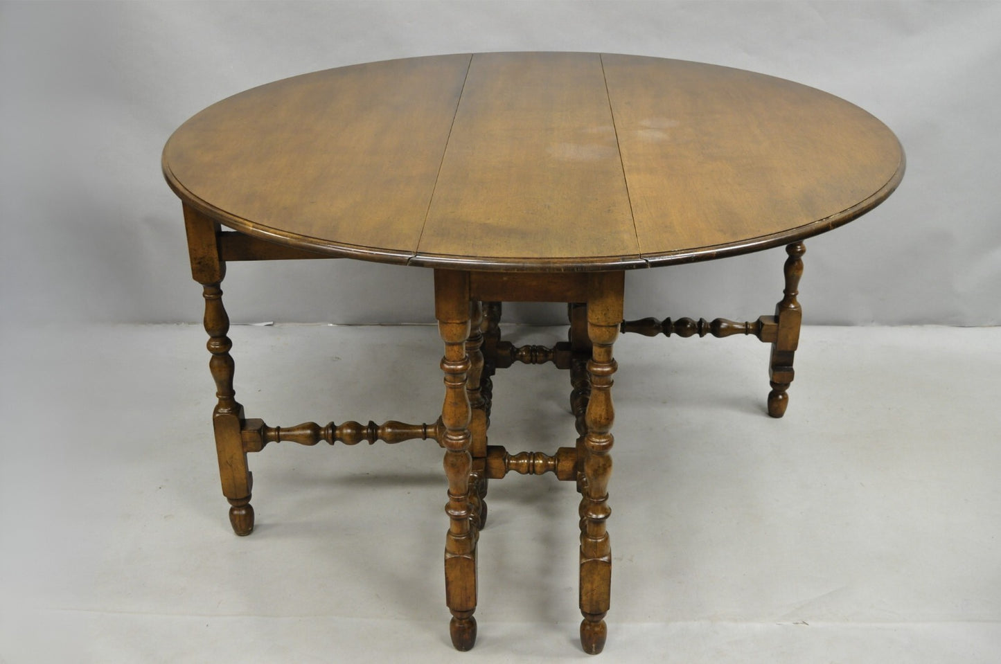 Antique William & Mary Large Round Dropleaf Maple Wood Gate Leg Dining Table