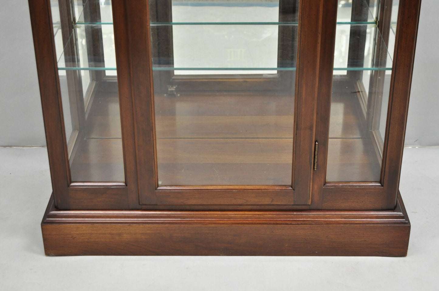 Vintage Ethan Allen Georgian Court Cherry Wood Lighted Curio Display Cabinet