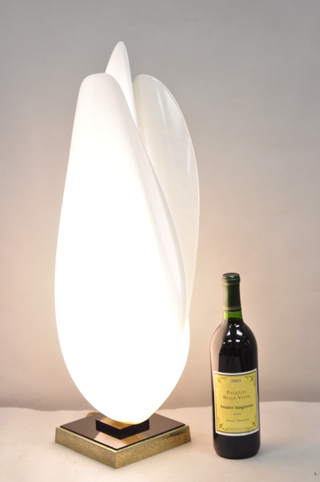 Vintage Roger Rougier White Acrylic Clam Shell Mid Century Modern Table Lamp