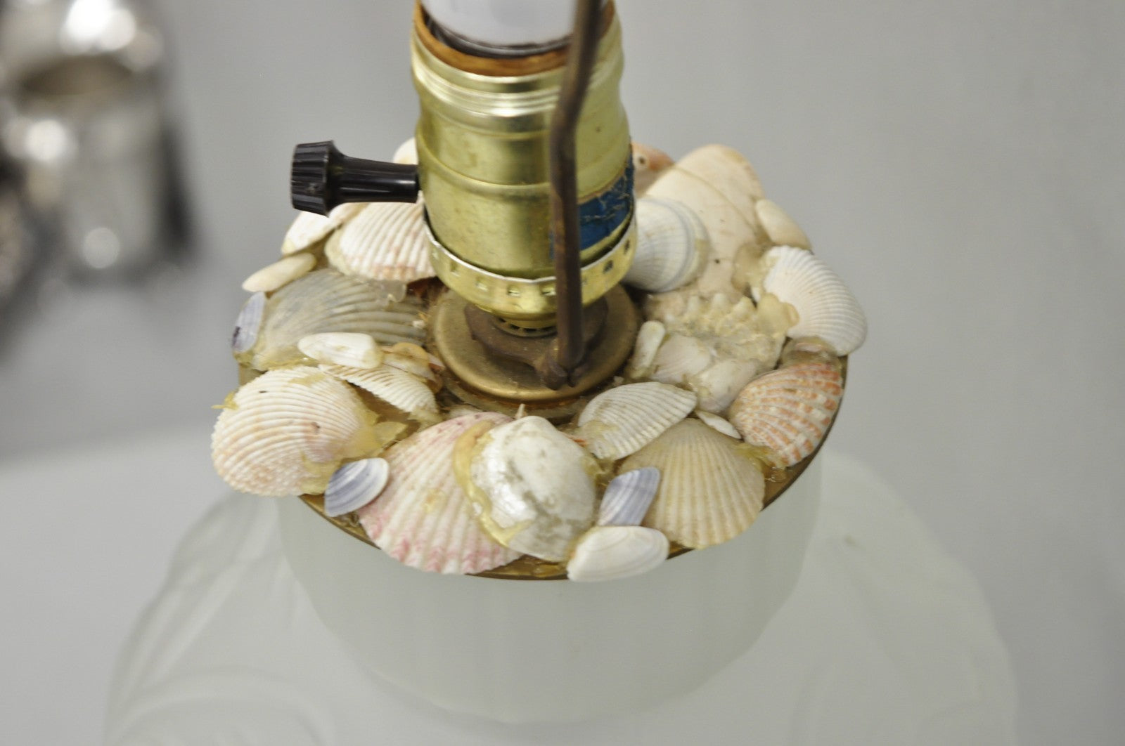 Vintage Chinoiserie Raised Satin Glass Tropical Birds Art Nouveau Table Lamp