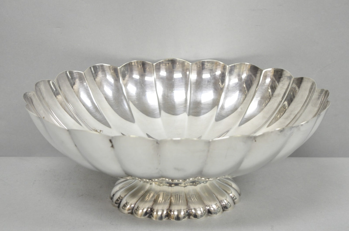 Vintage Reed & Barton Modern Silver Plated Oval Scalloped Pedestal Fruit Bowl