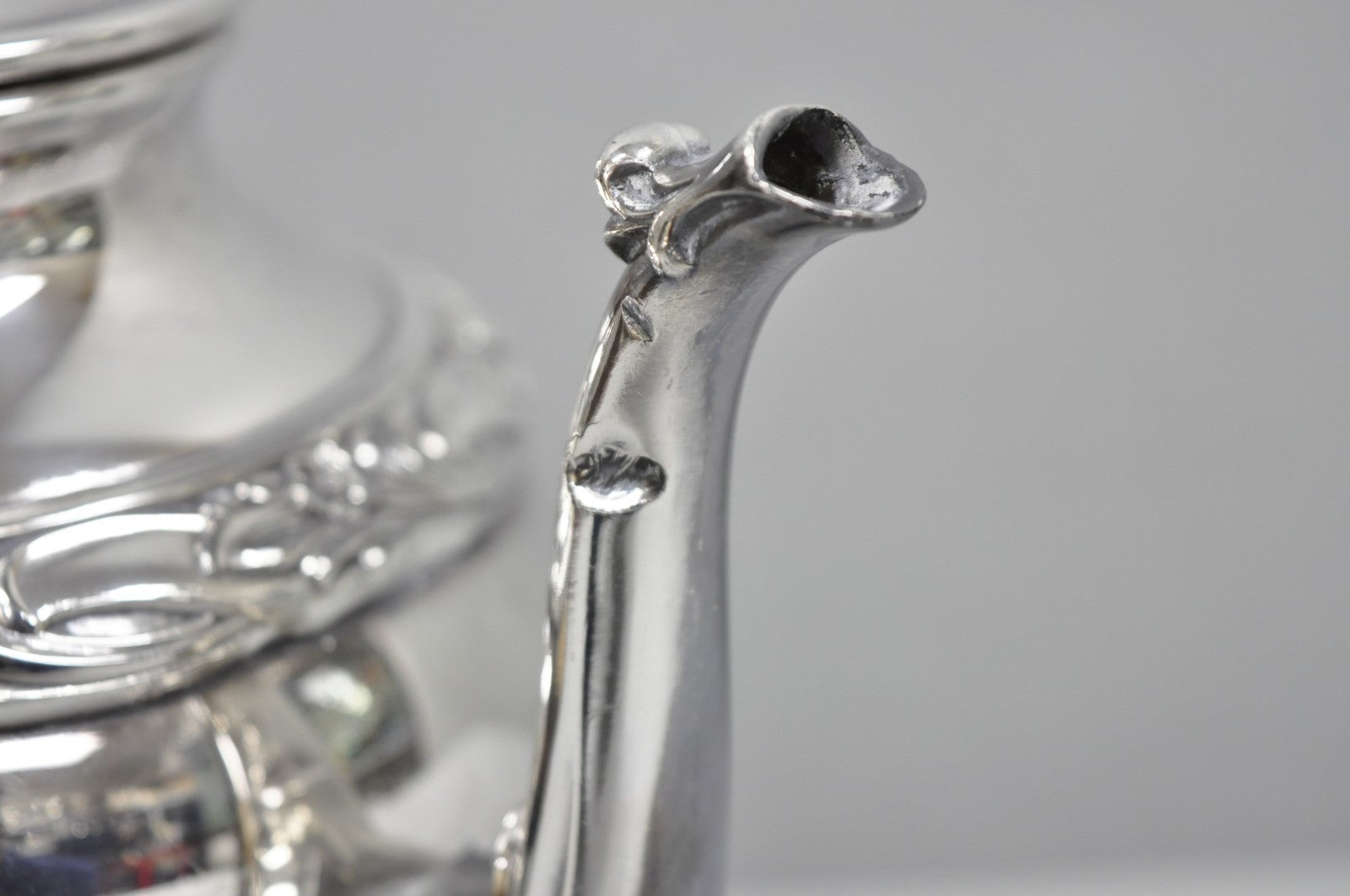 Vintage Rogers & Bro "Exquisite" 4602 Victorian Silver Plated Coffee Pot Teapot