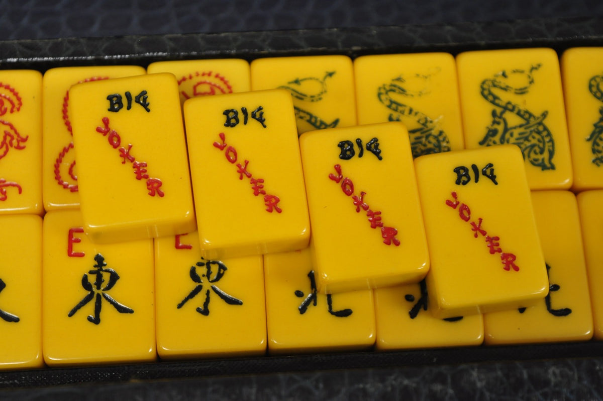 Vintage 1960s Mahjong Set Tiles in Case 162 Bakelite Tiles & 5 Racks