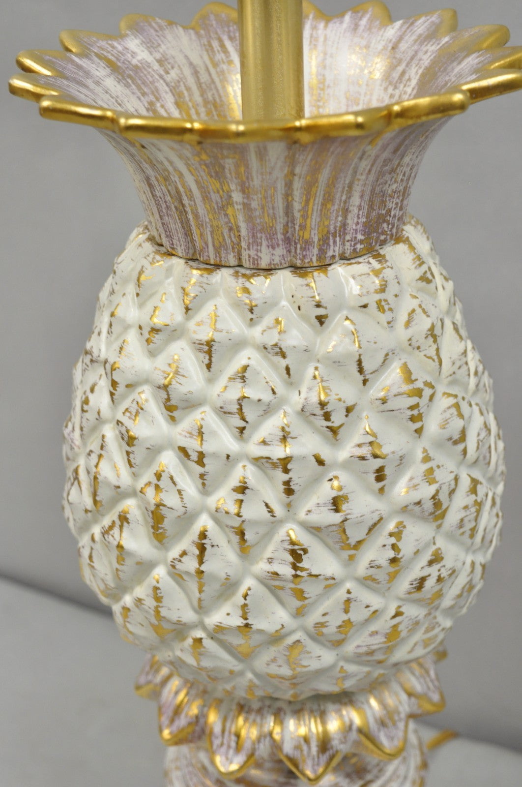 Vintage Italian Hollywood Regency White Porcelain Ceramic Pinneaple Table Lamp